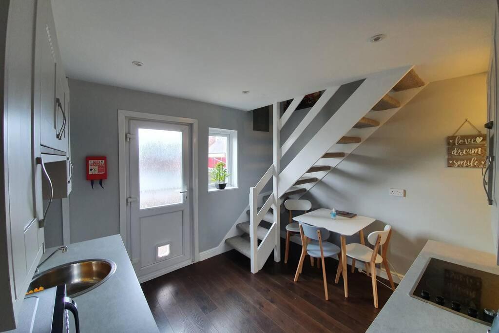 Cosy, Quirky, Comfy 'N' Chic House- Apartment Swindon Exterior foto