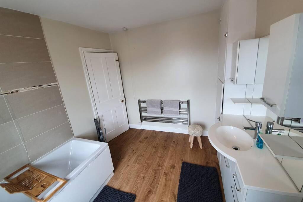 Cosy, Quirky, Comfy 'N' Chic House- Apartment Swindon Exterior foto